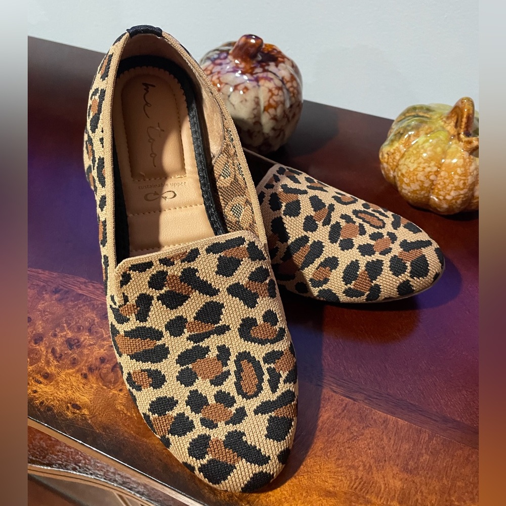 Size 7 print animal flat shoes